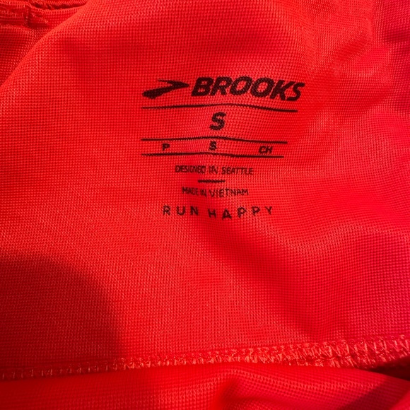 Brooks near new condition running shorts, S - Picture 3 of 3